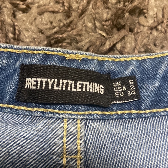 Prettylittlething denim washed short shorts. - Picture 3 of 3